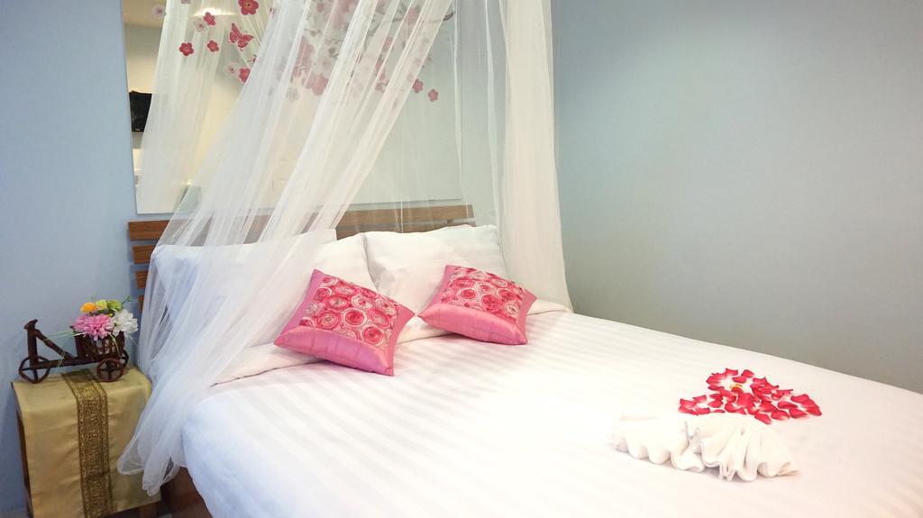 Naka Dream Hotel HHQ Buitenkant foto