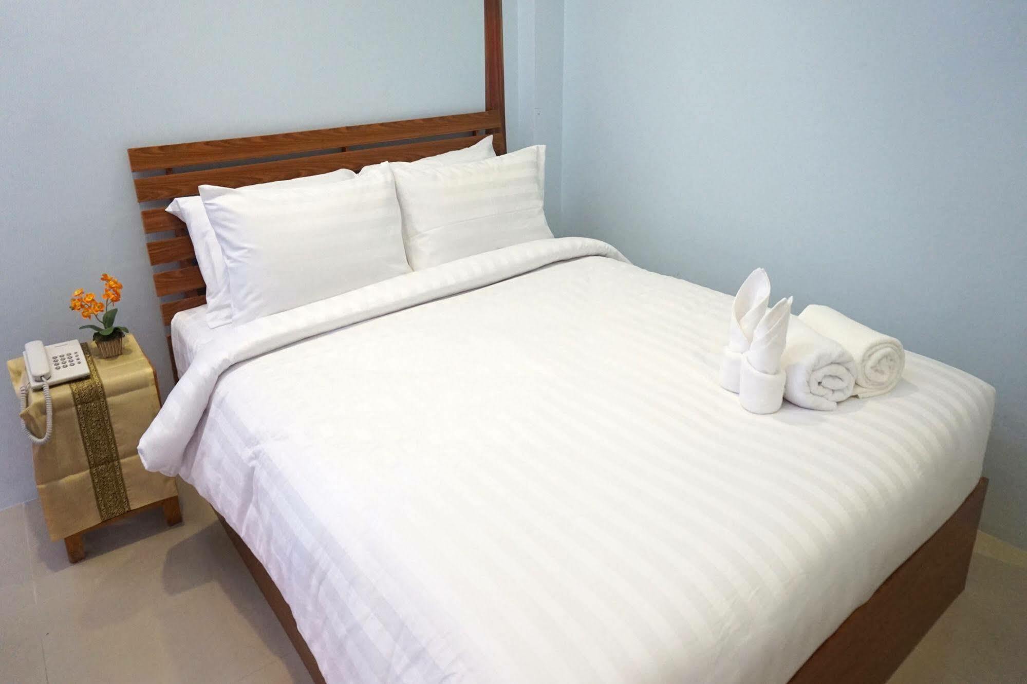 Naka Dream Hotel HHQ Buitenkant foto