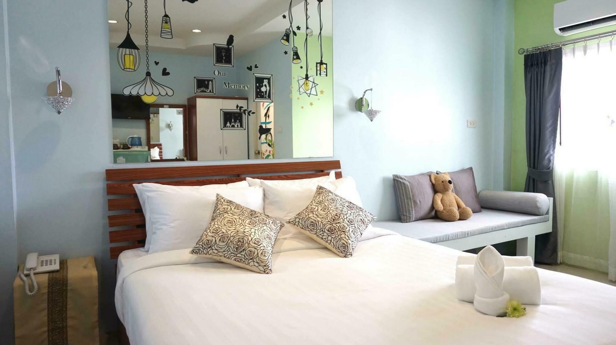 Naka Dream Hotel HHQ Buitenkant foto