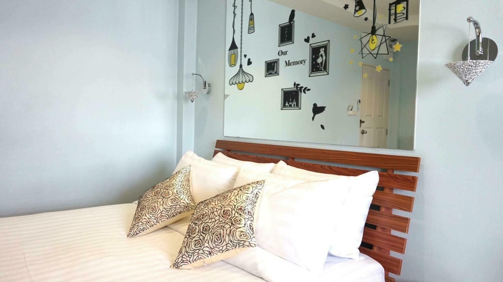 Naka Dream Hotel HHQ Buitenkant foto